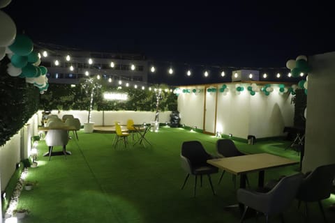 Property building, Restaurant/places to eat