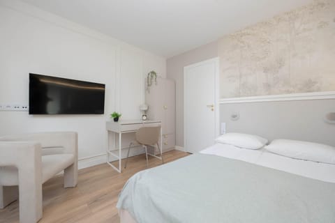 Bed, TV and multimedia, Photo of the whole room, Bedroom, pet friendly
