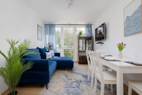 TV and multimedia, Living room, Seating area, Dining area, Evening entertainment