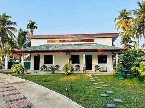 Property building, Day, Garden, Garden view