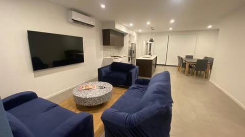 TV and multimedia, Living room, Evening entertainment, air conditioner