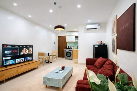 Communal lounge/ TV room, TV and multimedia, Living room, air conditioner