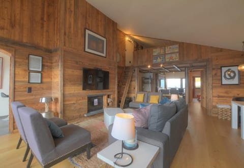 Communal lounge/ TV room, Living room