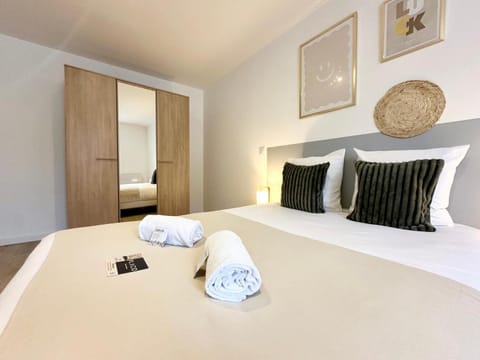 Bed, Photo of the whole room, Bedroom, towels, wardrobe