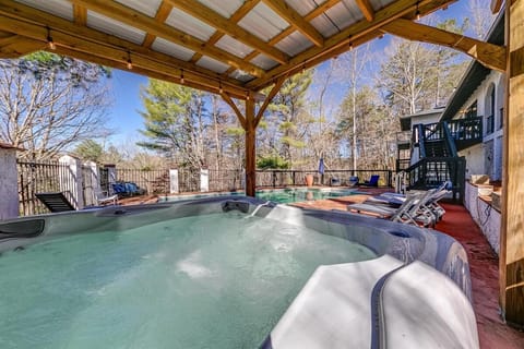 Kies Poolside Mountain Villa- Prime Location Near House in Helen