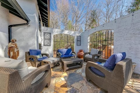 Kies Poolside Mountain Villa- Prime Location Near House in Helen