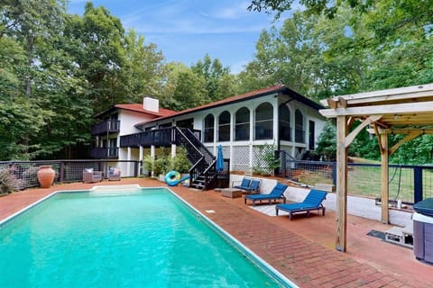 Kies Poolside Mountain Villa- Prime Location Near House in Helen