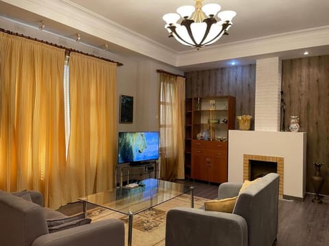 Communal lounge/ TV room, TV and multimedia, Living room, Seating area, Evening entertainment