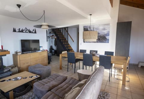 Communal lounge/ TV room, Living room