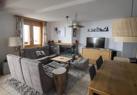 Communal lounge/ TV room, Living room