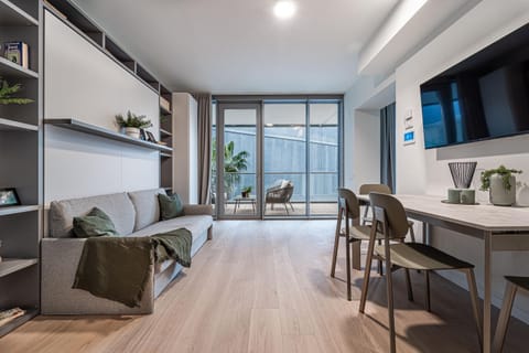 TV and multimedia, Living room, Seating area, Dining area
