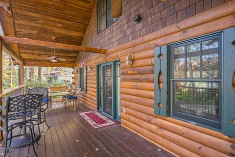 Lazy River Days - Riverfront Cabin Downtown Helen Cabin in Helen