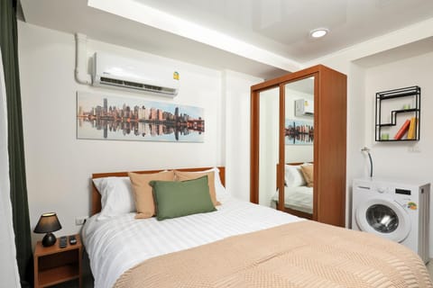 Bed, Photo of the whole room, Bedroom, air conditioner