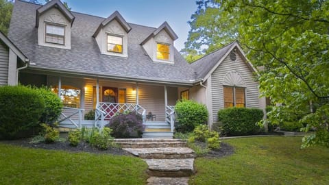 Poolside Escape Luxurious Home with Private Pool House in Helen