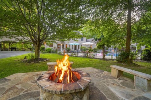 Poolside Escape Luxurious Home with Private Pool House in Helen