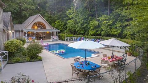 Poolside Escape Luxurious Home with Private Pool House in Helen