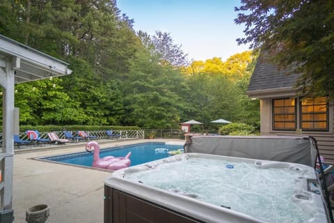 Poolside Escape Luxurious Home with Private Pool House in Helen