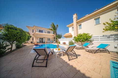 Property building, Day, View (from property/room), Pool view, Swimming pool, sunbed