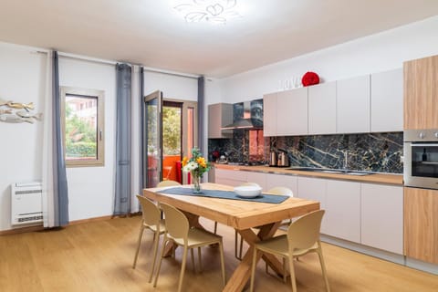 Kitchen or kitchenette, Dining area, dishwasher, oven, stove