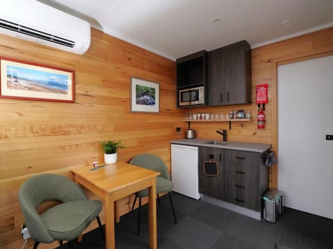 Leven Studio - StayTiny at Ulverstone Apartment in Ulverstone