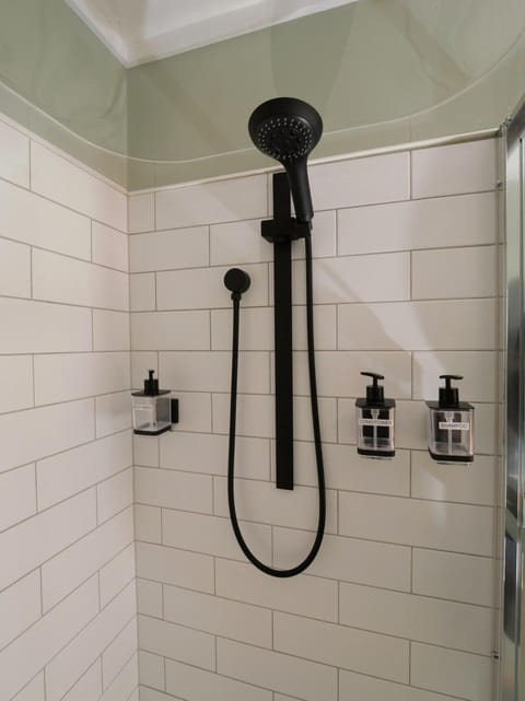 Leven Studio - StayTiny at Ulverstone Apartment in Ulverstone