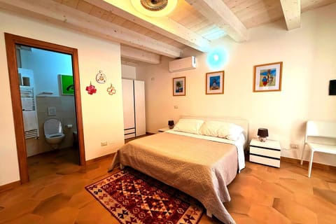 Bed, Bathroom, Bedroom, heating, heating, wardrobe, air conditioner, air conditioner