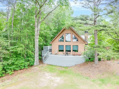 Ridge Top Cozy Cabin at 3rd Hole with Hot Tub Cabin in Helen