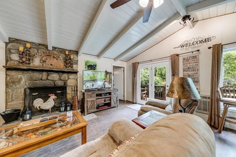 Rivers Edge House in Helen