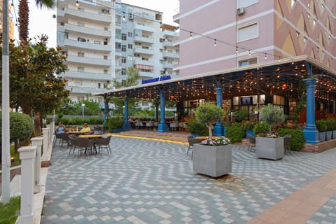 Property building, Restaurant/places to eat