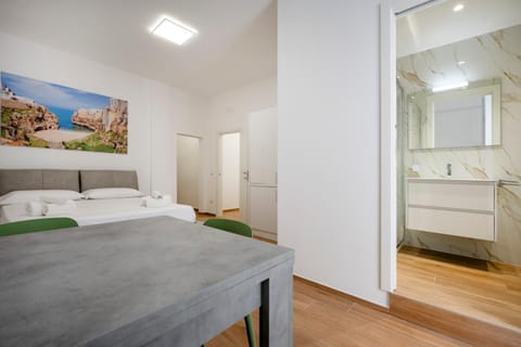 Bed, Kitchen or kitchenette, Photo of the whole room, Bedroom, towels, wardrobe