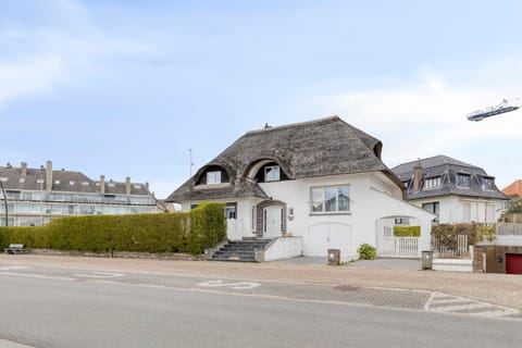 Property building, Location