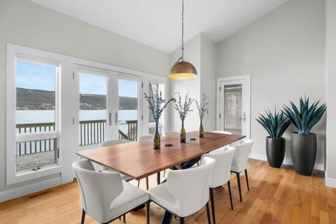 Natural landscape, View (from property/room), Dining area, Lake view