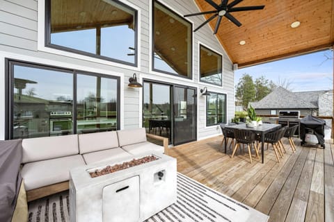 Lakefront Home on Williamstown Lake Near Ark House in Williamstown