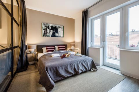 Bed, Bedroom, towels