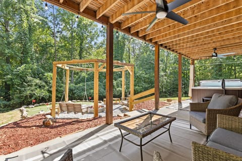 Less Than 1 Mi to Lake Blue Ridge Forest-View Gem with Deck House in Morganton