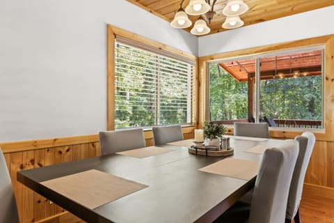 Less Than 1 Mi to Lake Blue Ridge Forest-View Gem with Deck House in Morganton