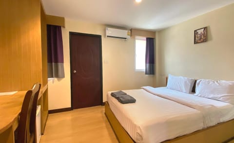 Bed, Bedroom, towels, wardrobe, air conditioner