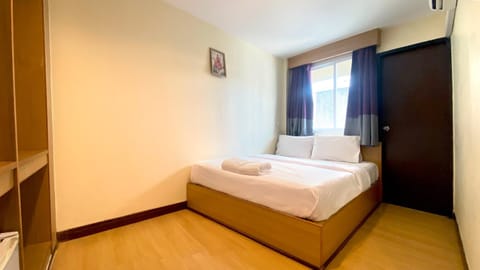 Bed, View (from property/room), Photo of the whole room, Bedroom, towels