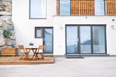 View (from property/room), Balcony/Terrace, Dining area