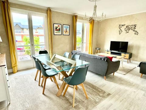 TV and multimedia, Living room, Seating area, Dining area