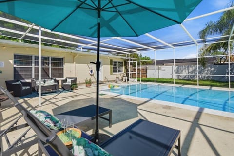 Patio, Pool view, Swimming pool, Swimming pool, sunbed