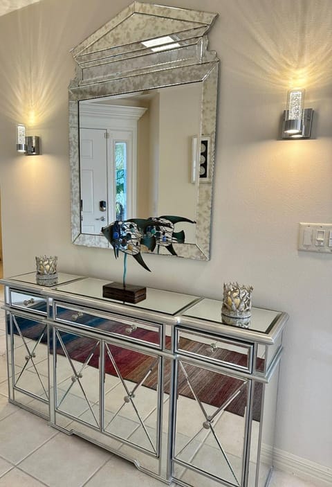 The Palms Luxurious giant pool golf water Villa in The Villages