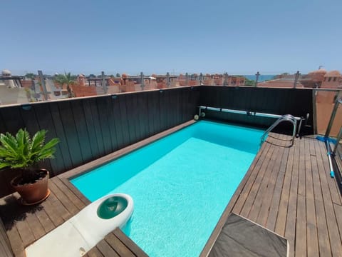 Swimming pool, Swimming pool
