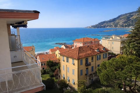 Property building, Nearby landmark, Day, Natural landscape, Beach, City view, Lake view, Mountain view, Sea view