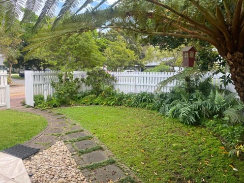 Patio, Garden, Bathroom, Seasons, Parking, laundry, kitchen