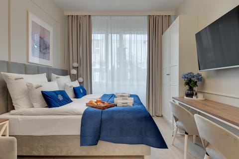 Bed, TV and multimedia, Photo of the whole room, Seating area, towels