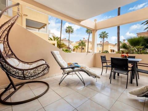 Balcony/Terrace, sunbed