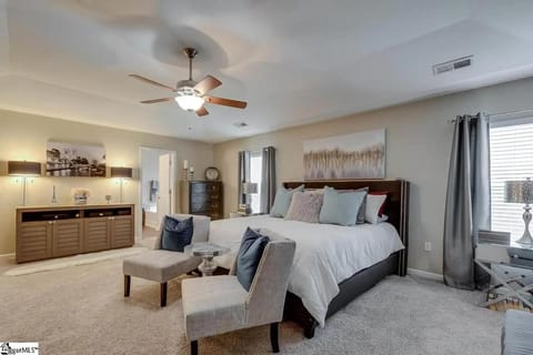 5BR Upscale Getaway - Near Greenville House in Simpsonville