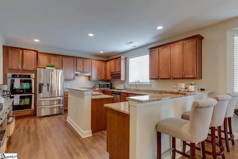 5BR Upscale Getaway - Near Greenville House in Simpsonville