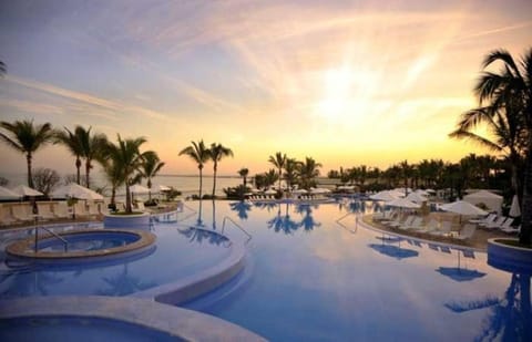 Day, Natural landscape, Pool view, Sea view, Swimming pool, Sunrise, Sunset, sunbed